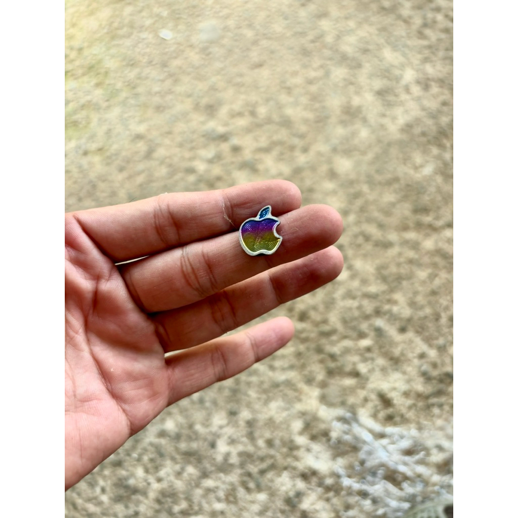 tem titan logo táo apple