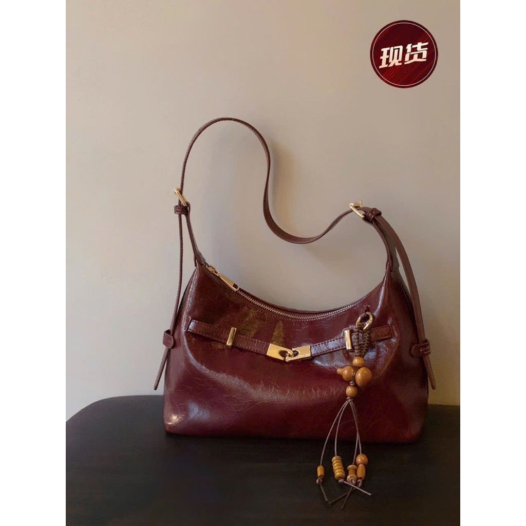 Túi Cắp Nách CHIO Khuy Lồng Da Nhám Bóng sz 28cm CHARM HỒ LÔ