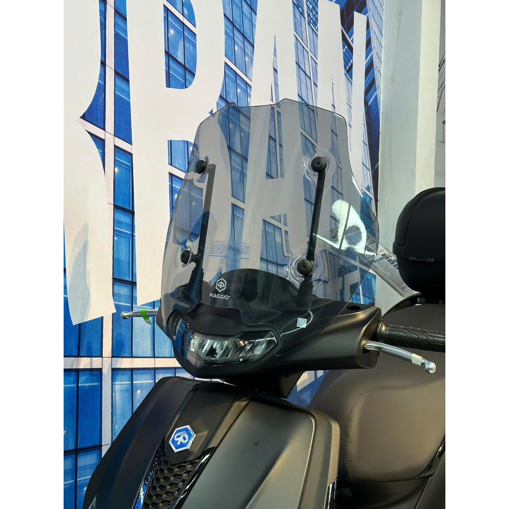 Kính chắn gió Liberty 2025 màu khói hàng chính hãng Piaggio