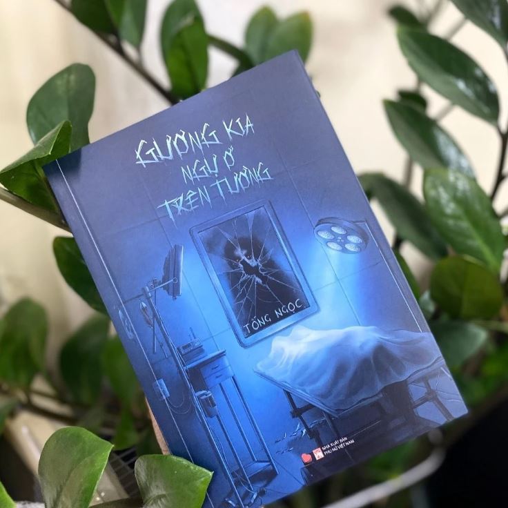 Sách - Gương kia ngự ở trên tường - Khi cái đẹp trở thành ác mộng - BV175