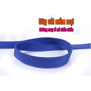 Dây dắt yếm chó lớn đi dạo vòng qua người