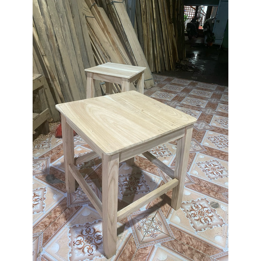Bàn gỗ vuông khoảng 45->50cm cao 50cm phù hợp làm bàn trà mini, bàn nước vỉa hè , kê đồ.v..v.tiện dụ