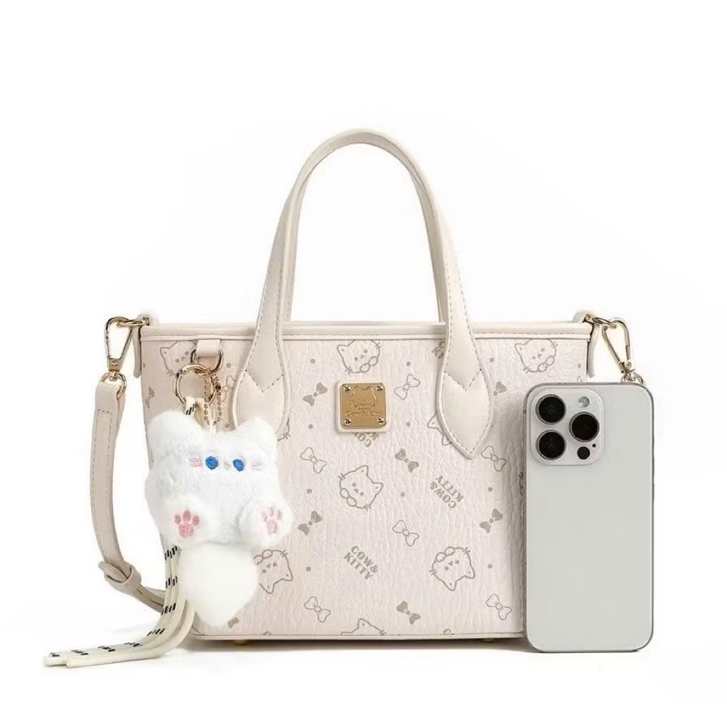 cow & kitty trắng kèm gấu kitty