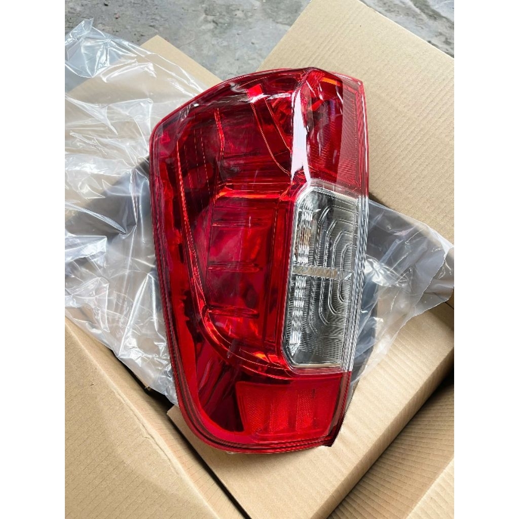 Đèn Hậu Navara NP300 đời 2015 - 2020 , thay thế nguyên bản theo xe