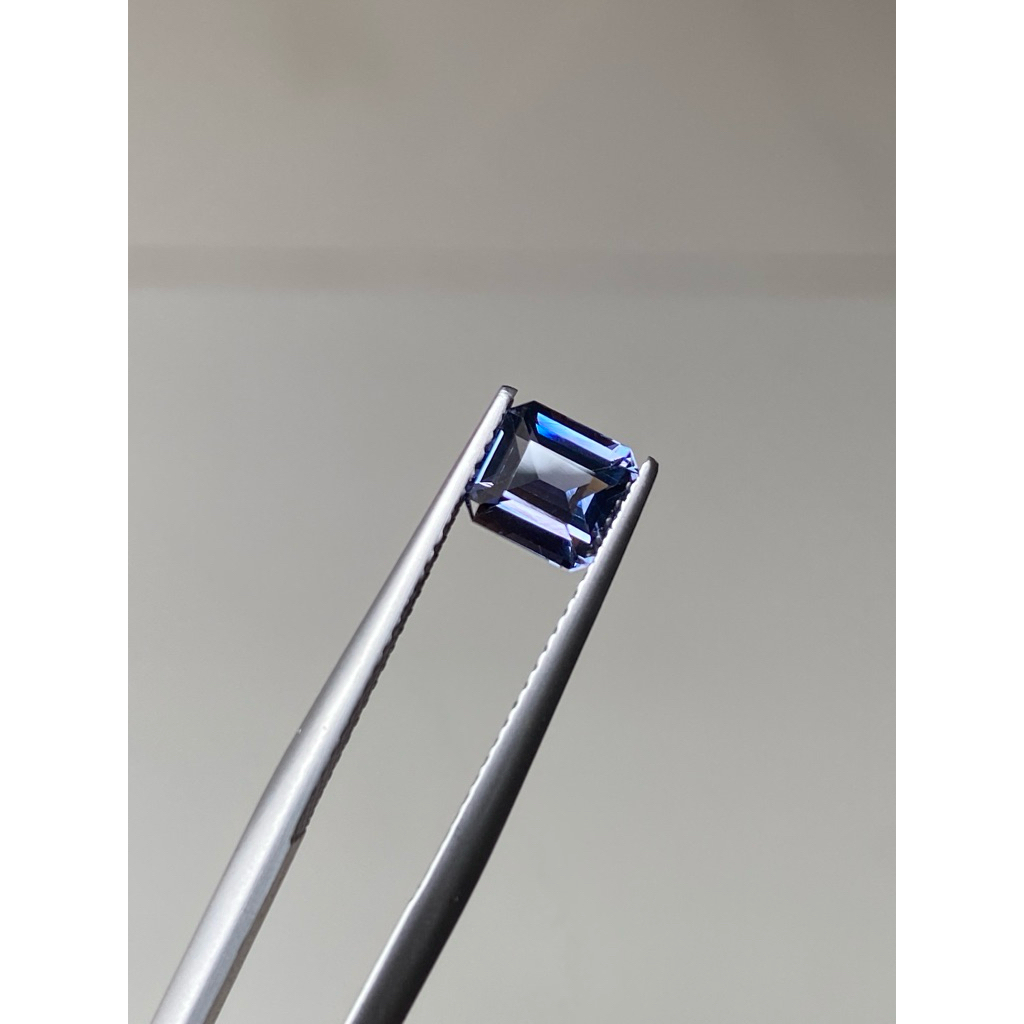 Spinel xanh xám