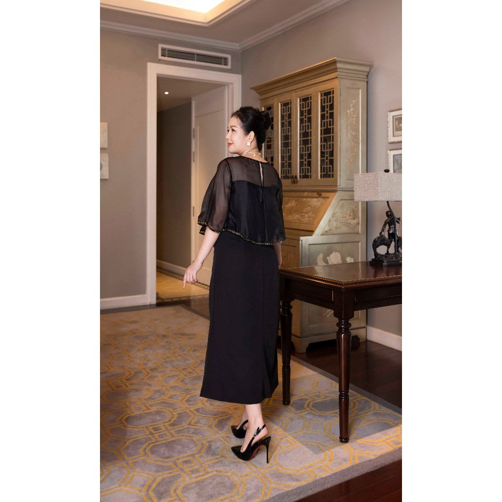 M COLLECTION | Váy Đầm Nữ Trung Niên Tặng Mẹ Phom Suông Cổ Tròn Lụa Dày Phối Choàng Tơ Hàn D13099 | BigBuy360 - bigbuy360.vn