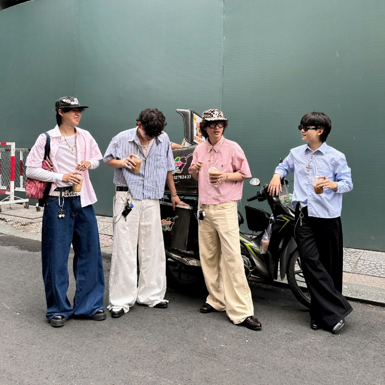 NORMAL COLOR LOOSE PLEAT - Quần jeans trắng ống rộng rách ống