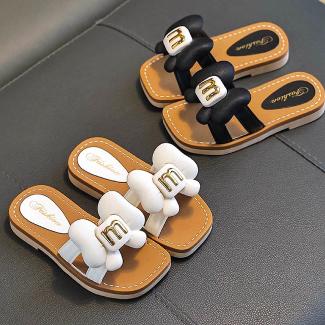 Fom be)Dép lê bé gái hoạ tiết nơ chữ M chất cao su mềm dẻo ngộ nghĩnh 2-10 tuổi