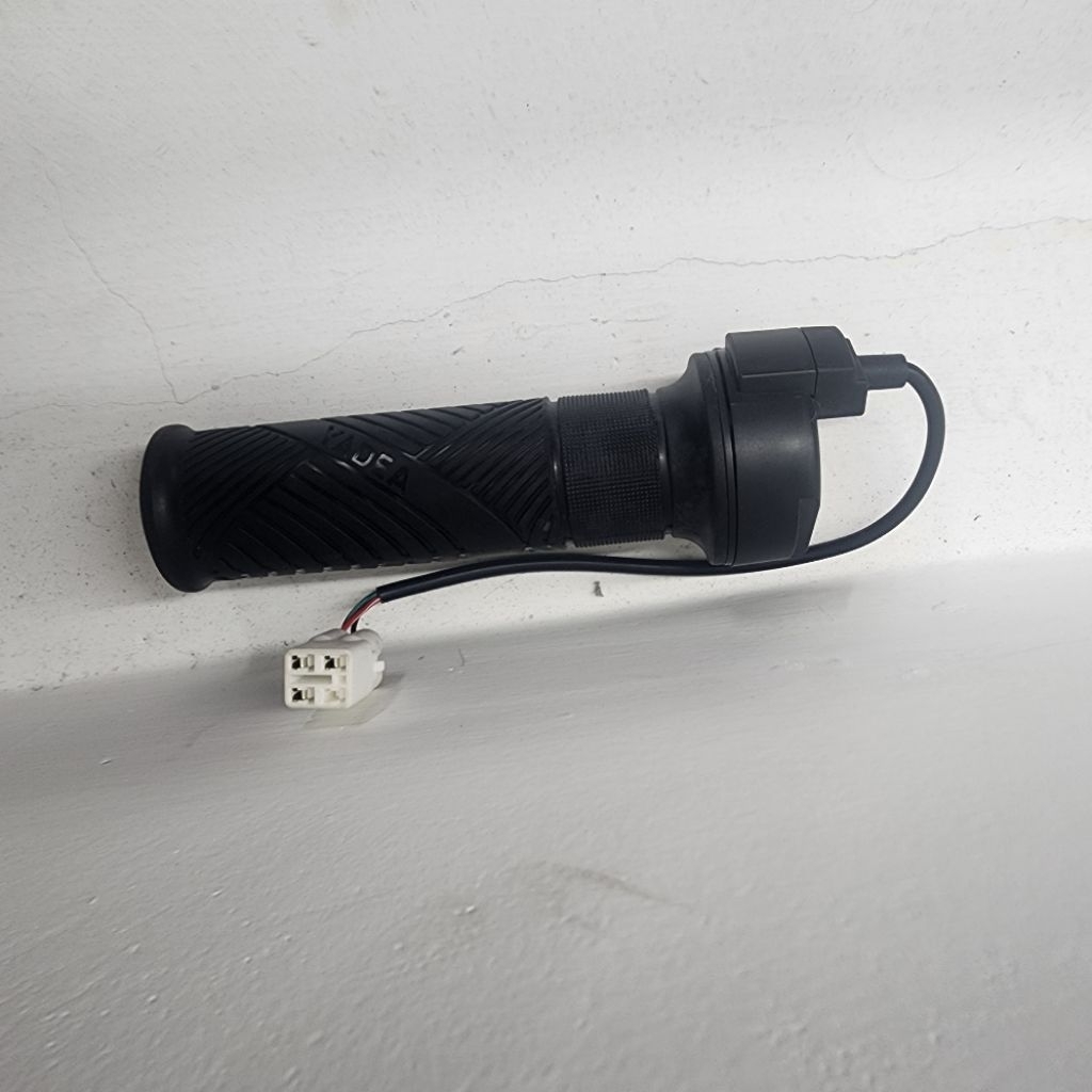 Tay ga phải xe Yadea zin chính hãng