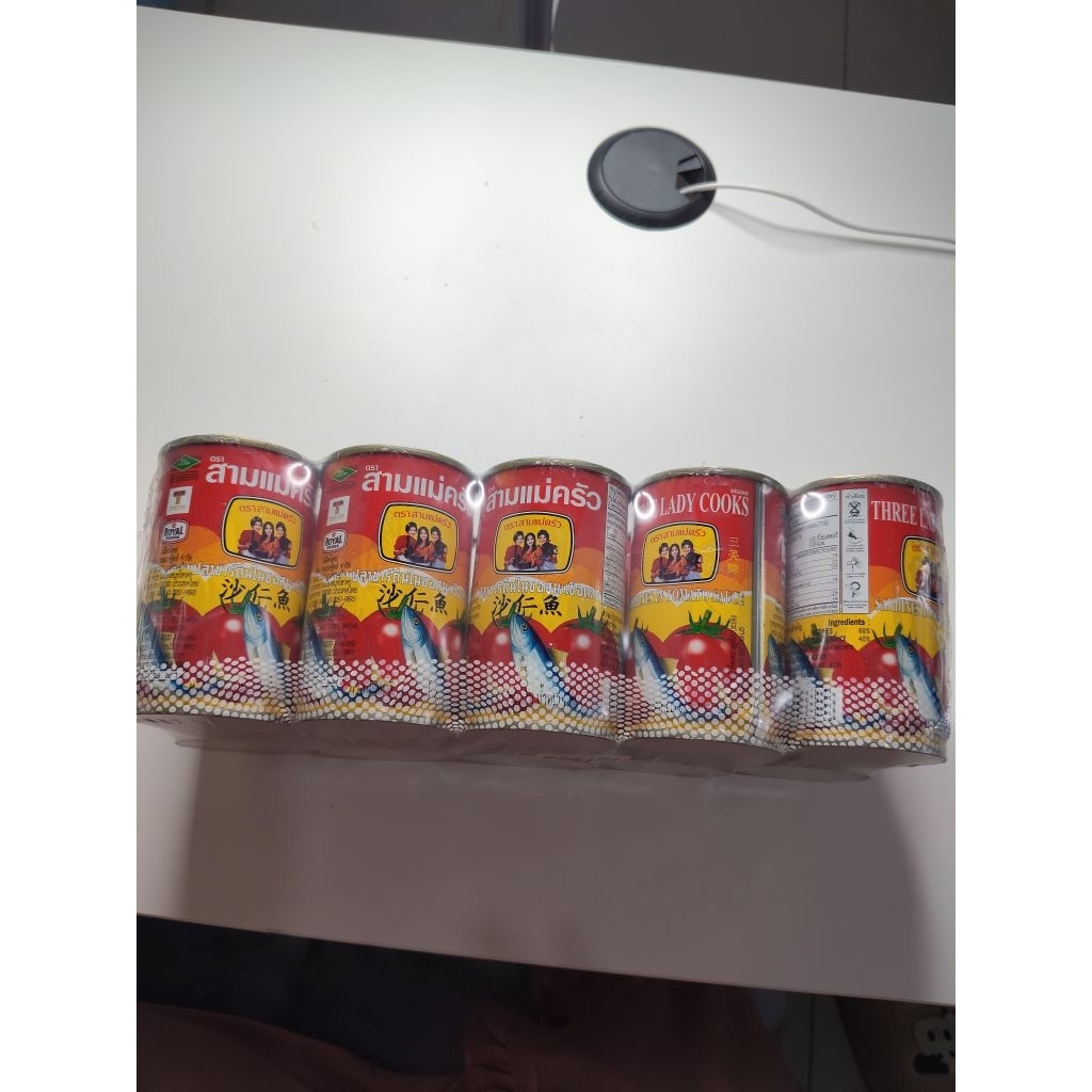 Cá mồi thái ba cô gái