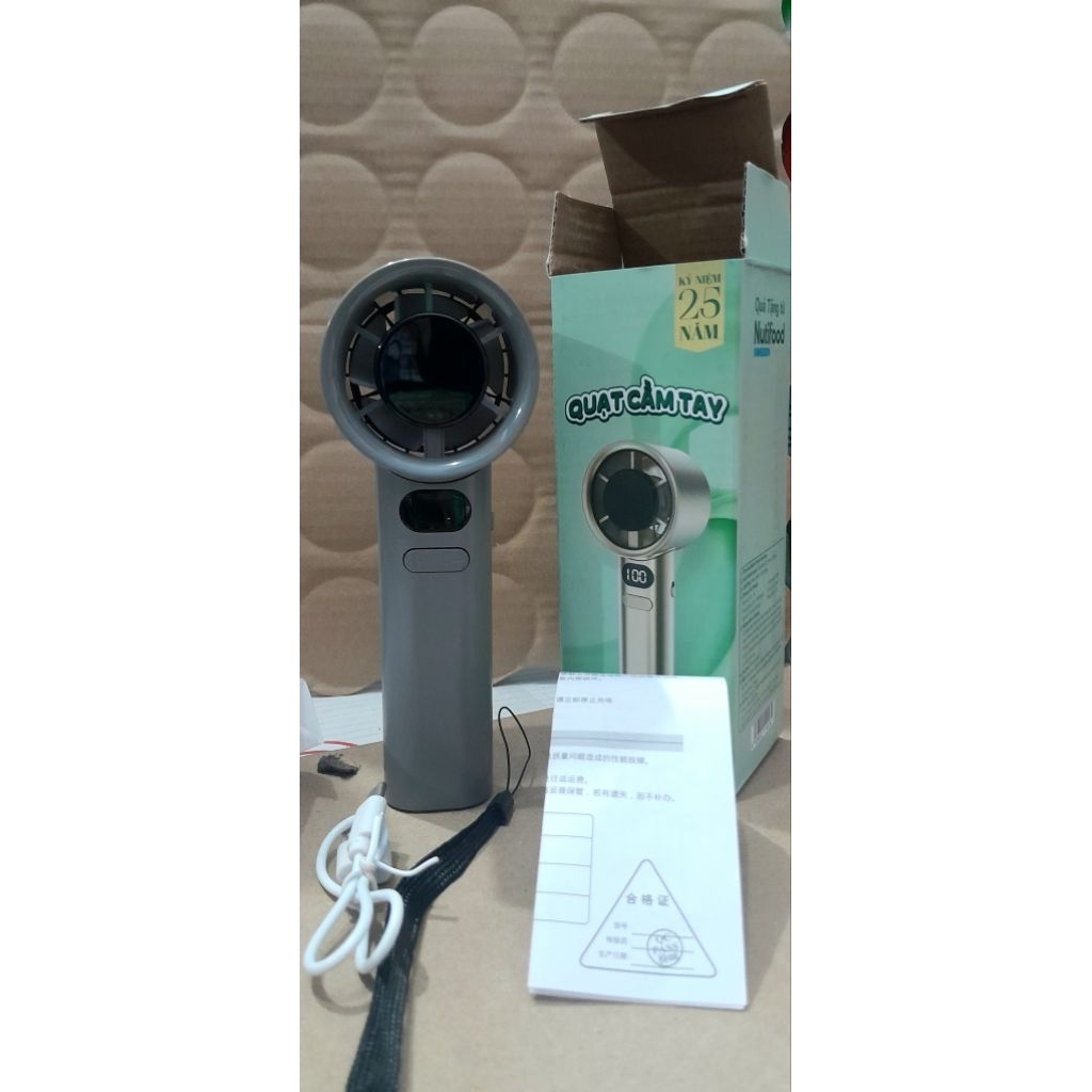 Quạt cầm tay mini( km của nutifood)màu xám