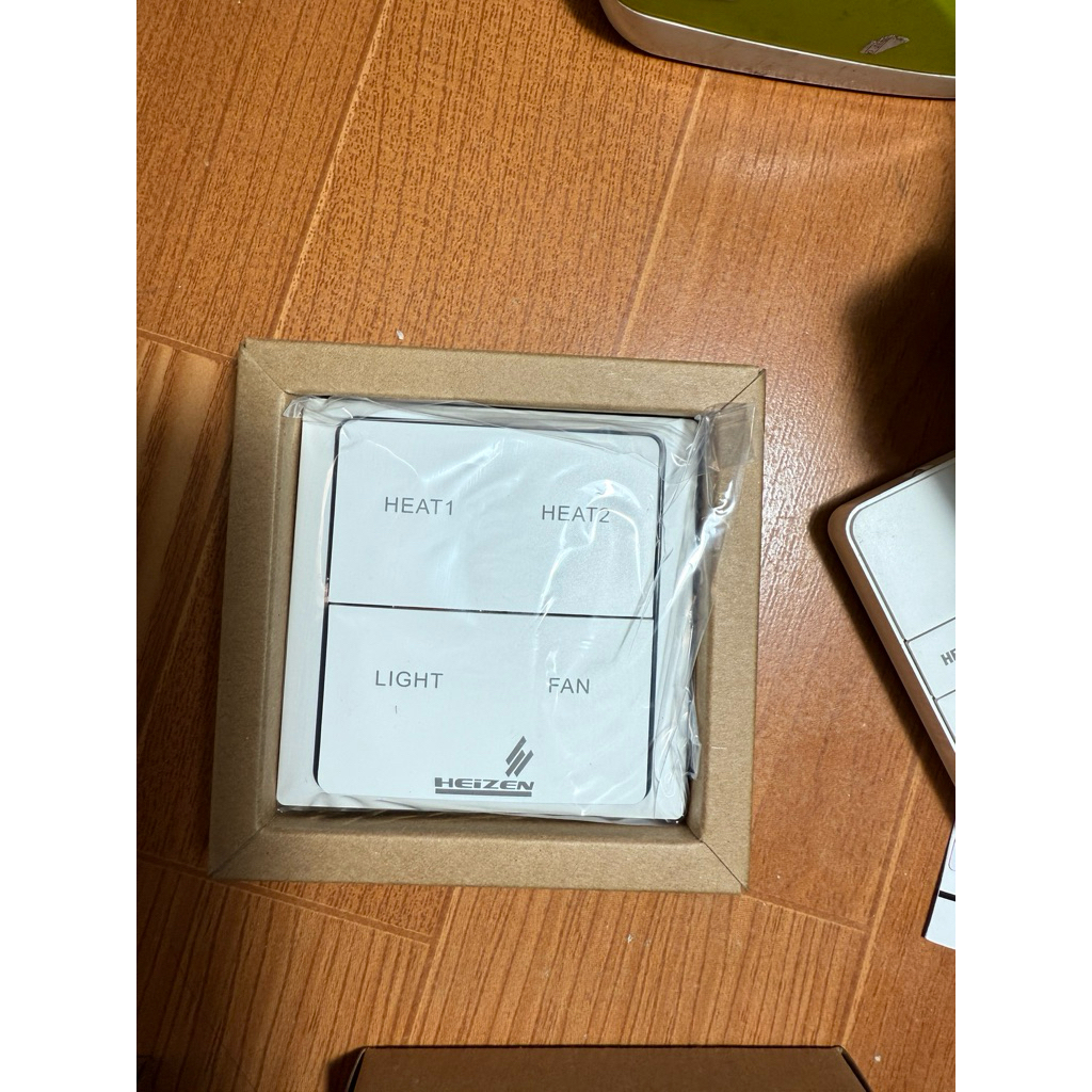 bảng điều khiển đèn sưởi Trần 4 bóng heizen HE4BR chính hãng