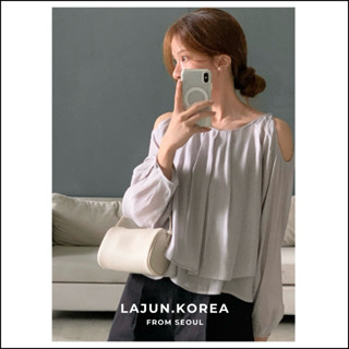   LAJUN KOREA  Áo Blouse Claire Tay Dài 2 Lớp Bồng Bềnh Khoét Vai Thanh Lịch Xinh Xắn Hàn Quốc 