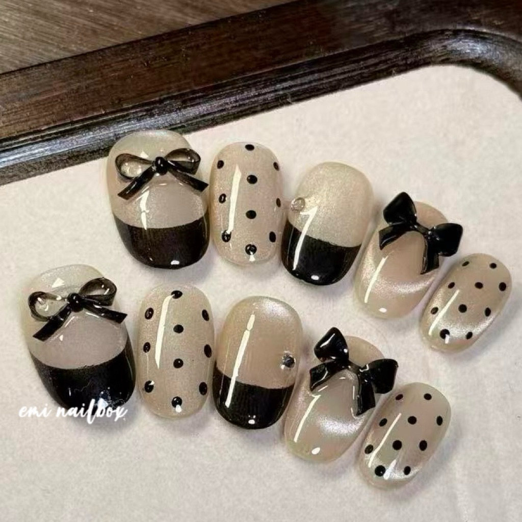 nailbox chấm bi phối nơ basic/ nơ đỏ chấm bi vuông hàn ngắn