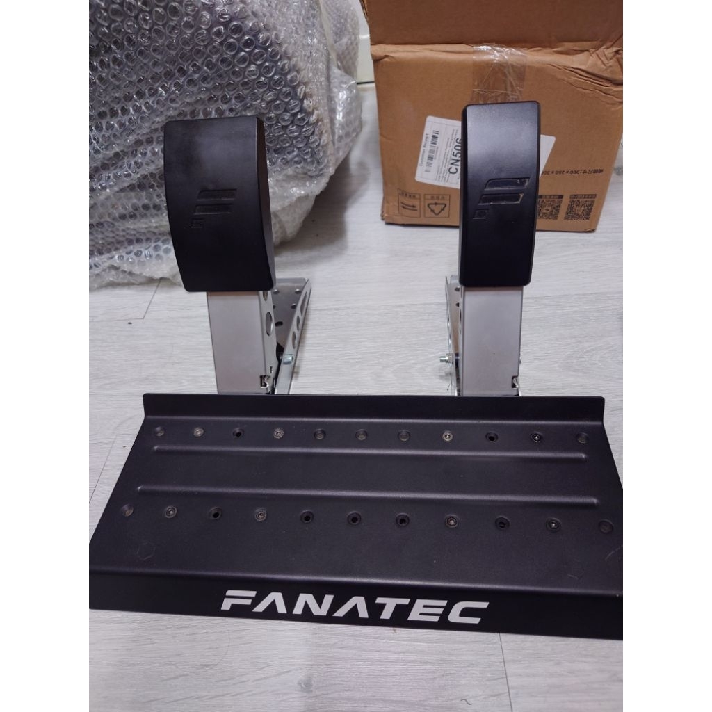 Combo Fanatec DD CSL 5nm + Wheel Fanatec Csl hub + Pendals CSL 2ND No Box