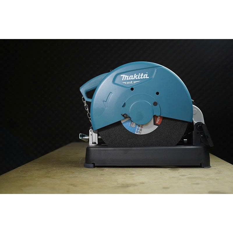 Máy cắt sắt Makita M2400B dùng để cắt sắt , thép với công xuất lớn phụ tùng nông nghiệp hùng lỳ