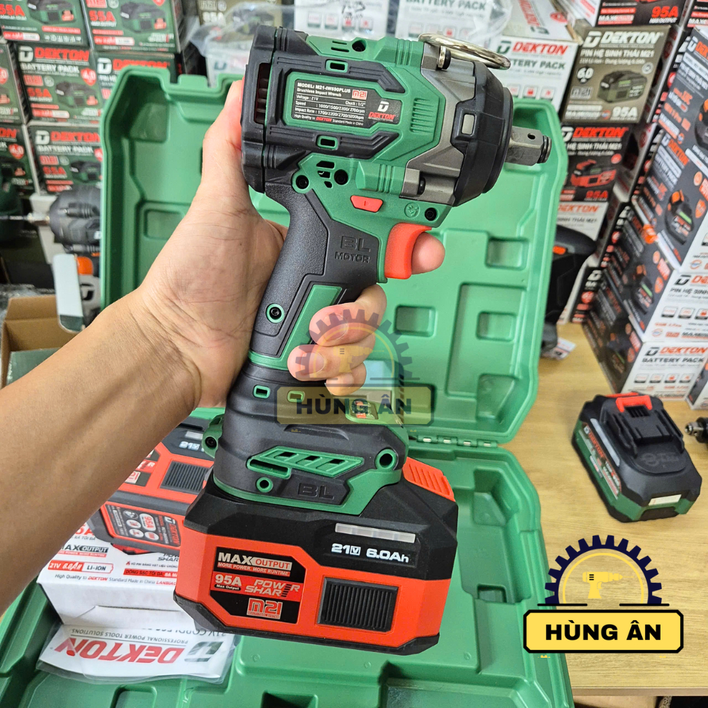 Máy siết bulong Dekton 590N.m M21-IW590PLUS/Motor Brushless/Chân pin phổ thông