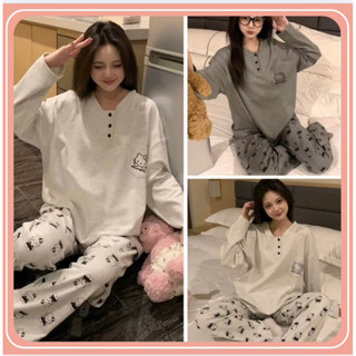  Sét Bộ Nỉ Nữ Thu Đông Dài Tay Hình Hello Kitty Chất Nỉ Bông 2 Màu Áo Cổ Tròn Cài Cúc Kèm Quần Dáng Suông Mặc Thu Đông 