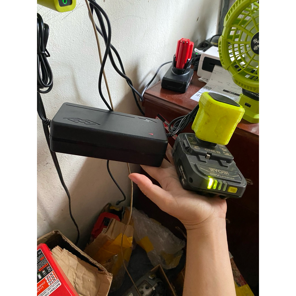 Sạc 21v kèm đốc sạc RYOBI