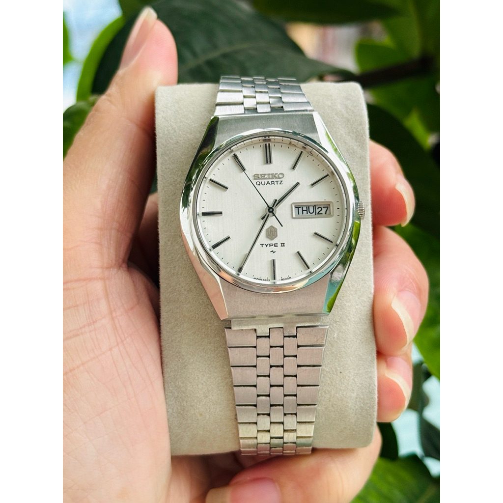 Đồng hồ Seiko Quartz Type II dial trắng vân xước phay độ mới cao