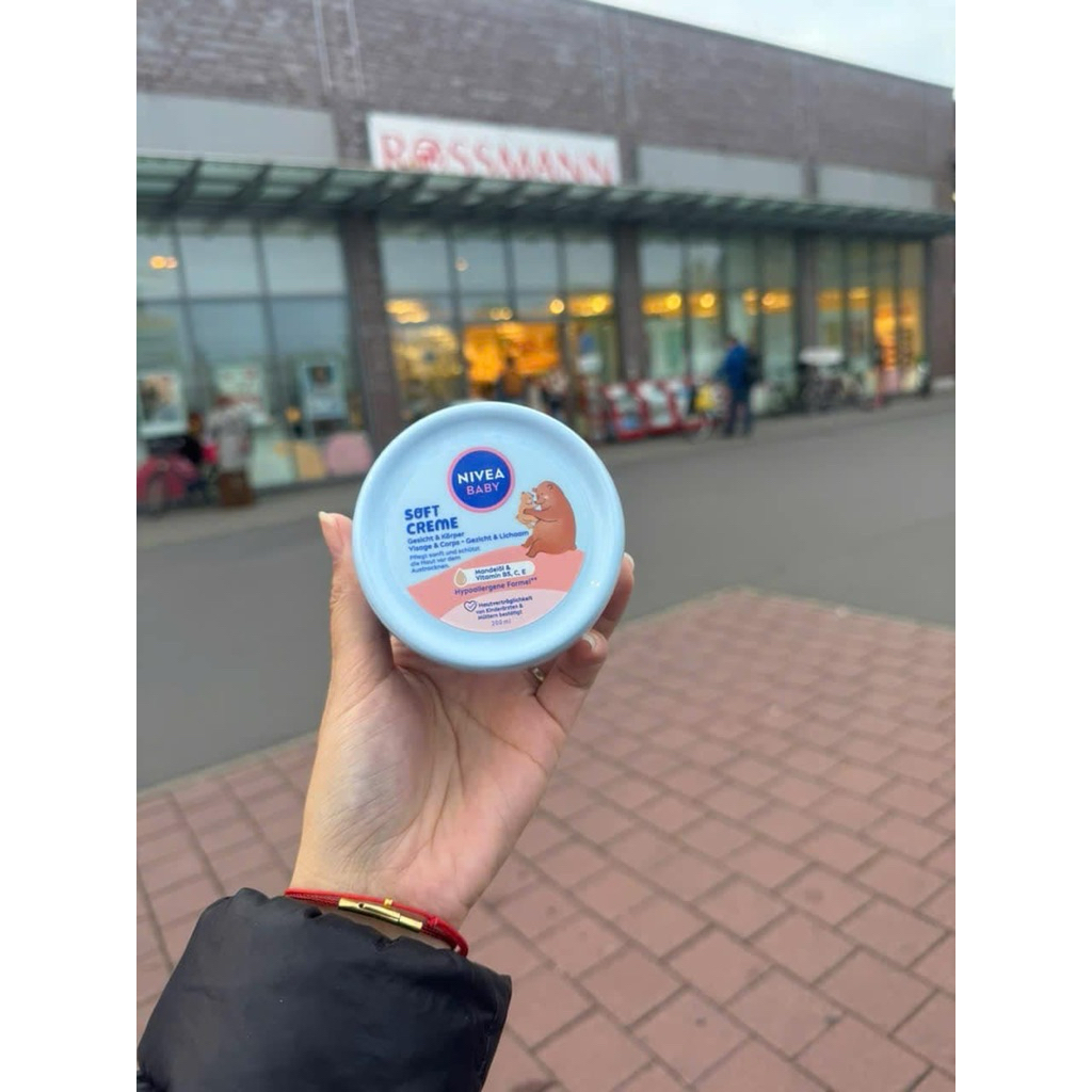 Kem dưỡng da Nivea Baby soft creme cho trẻ em từ sơ sinh.