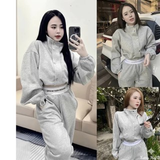  Set Đồ Nam Nữ Thể Thao Bộ Nỉ Sweater Croptop Cổ Cao Đính Cúc Kèm Quần Dáng Suông Cạp Chữ Sang Chảnh Siêu Xinh 