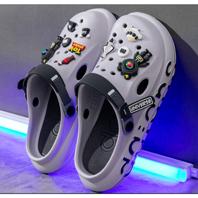 Dép sục nam-nữ phi hành gia kèm charm hot trend trẻ trung phong cách