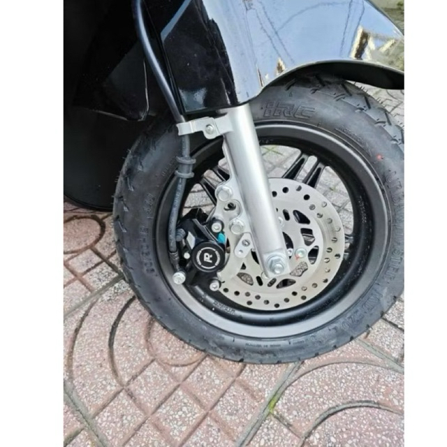 Pát LT_racing gắn heo 2pis đối xứng cho Vento S/neo. Chất liệu inox304 chống tuôn ren