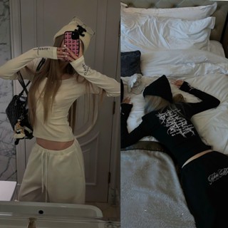   SẴN Áo thun cotton dài tay dáng ôm croptop cổ tròn hoạ tiết chữ  cá tính màu đen trắng ATDT053 - Tiktik 