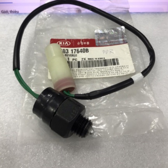 Công tắc đèn lùi Kia Pride/ Kia CD5 KKY0317640B