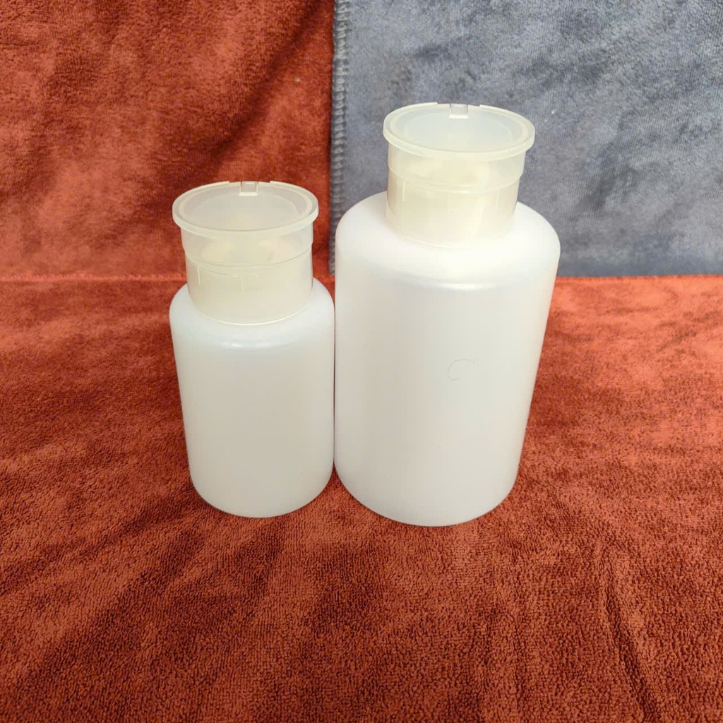Bình nhấn acetone chai Trắng Sữa không tem