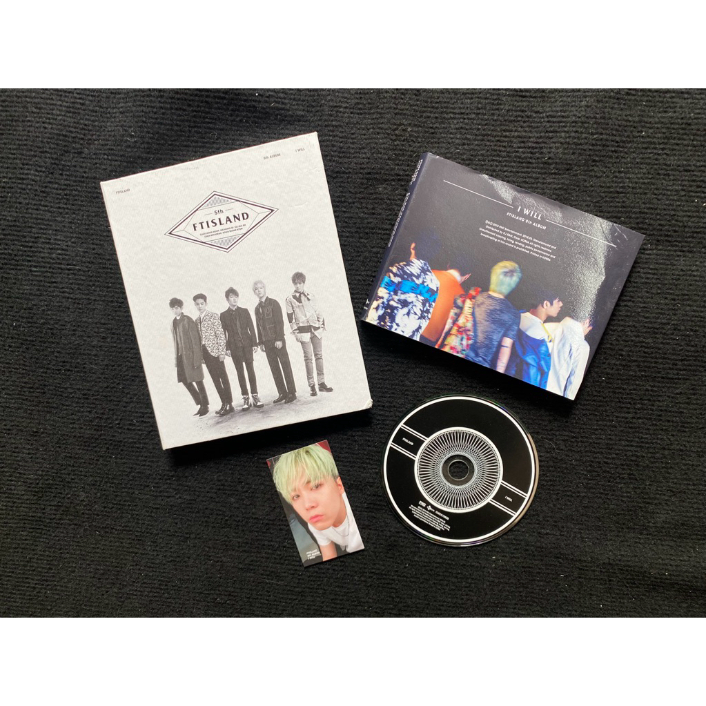 Ftisland 5th album I Will đã khui seal gồm CD và photobook photocard Lee Hong Ki như hình.