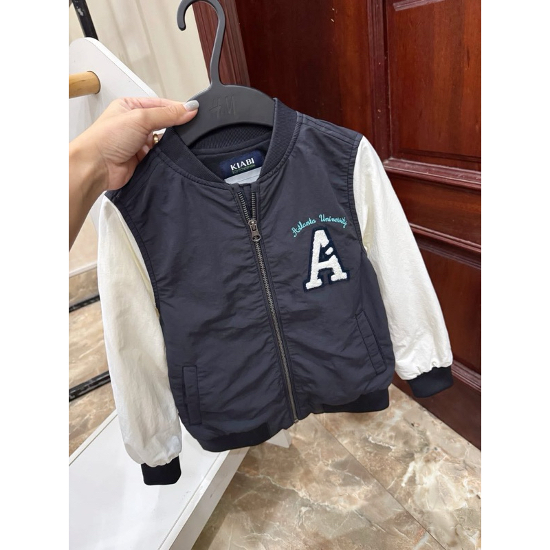 Áo Bomber Gió Bé Trai Thêu Chữ A Xám Đen Kiabi