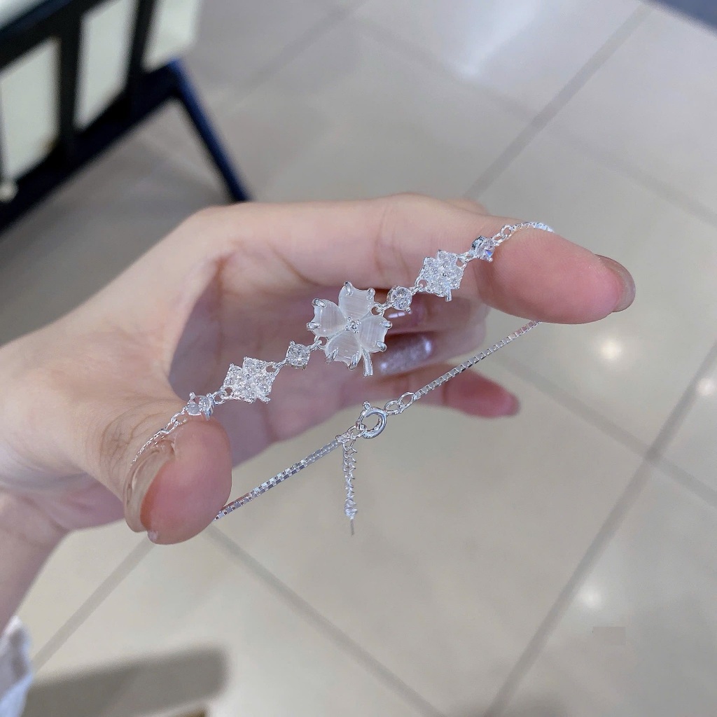 Lắc tay nữ cỏ 4 lá đá dạng cài chuẩn bạc ta