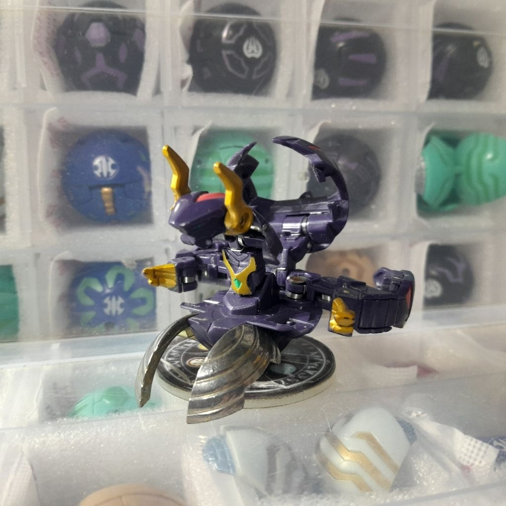 Mô hình Bakugan: BakuTech Hollow Munikis