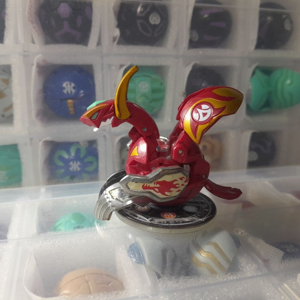 Mô hình Bakugan: BakuTech Flare Dragan