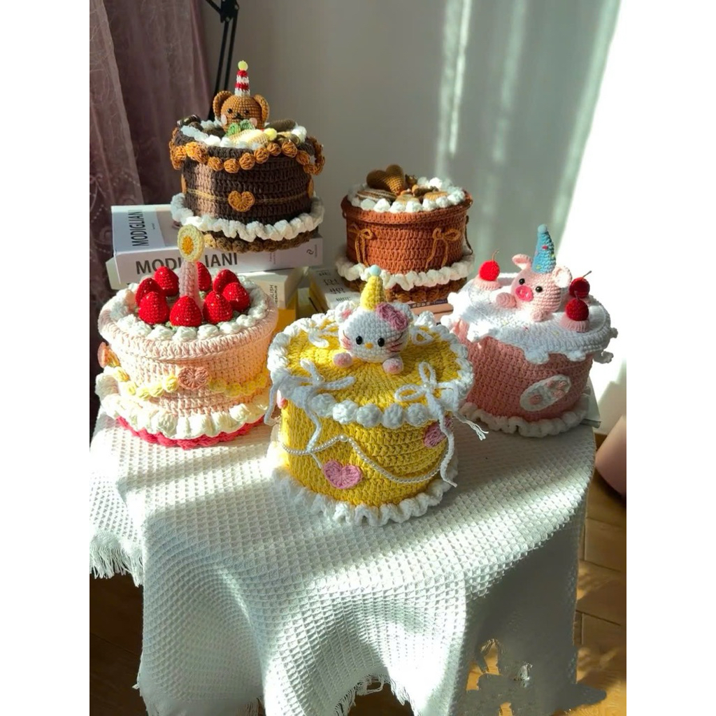 Bánh kem bằng len handmade size 11cm và 13cm (không mở nắp,không kèm hộp ạ)(lựa mẫu ib shop nha💐💐)