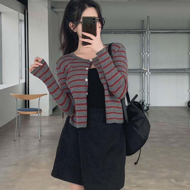 Áo Cardigan Kẻ Ngang Phong Cách Ulzzang Modleaf Cropped V Cardigan Hàn Quốc