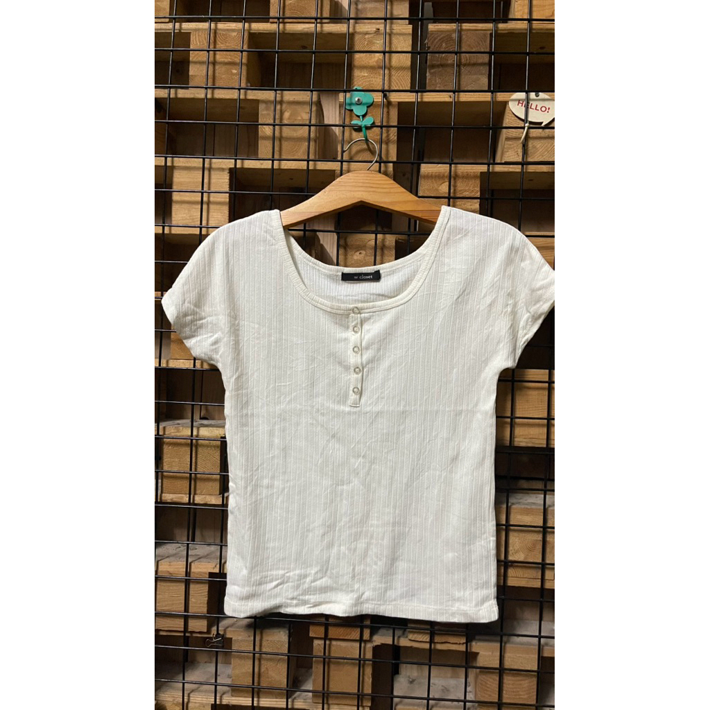 T202. Áo thun hiệu W closet- 2hand