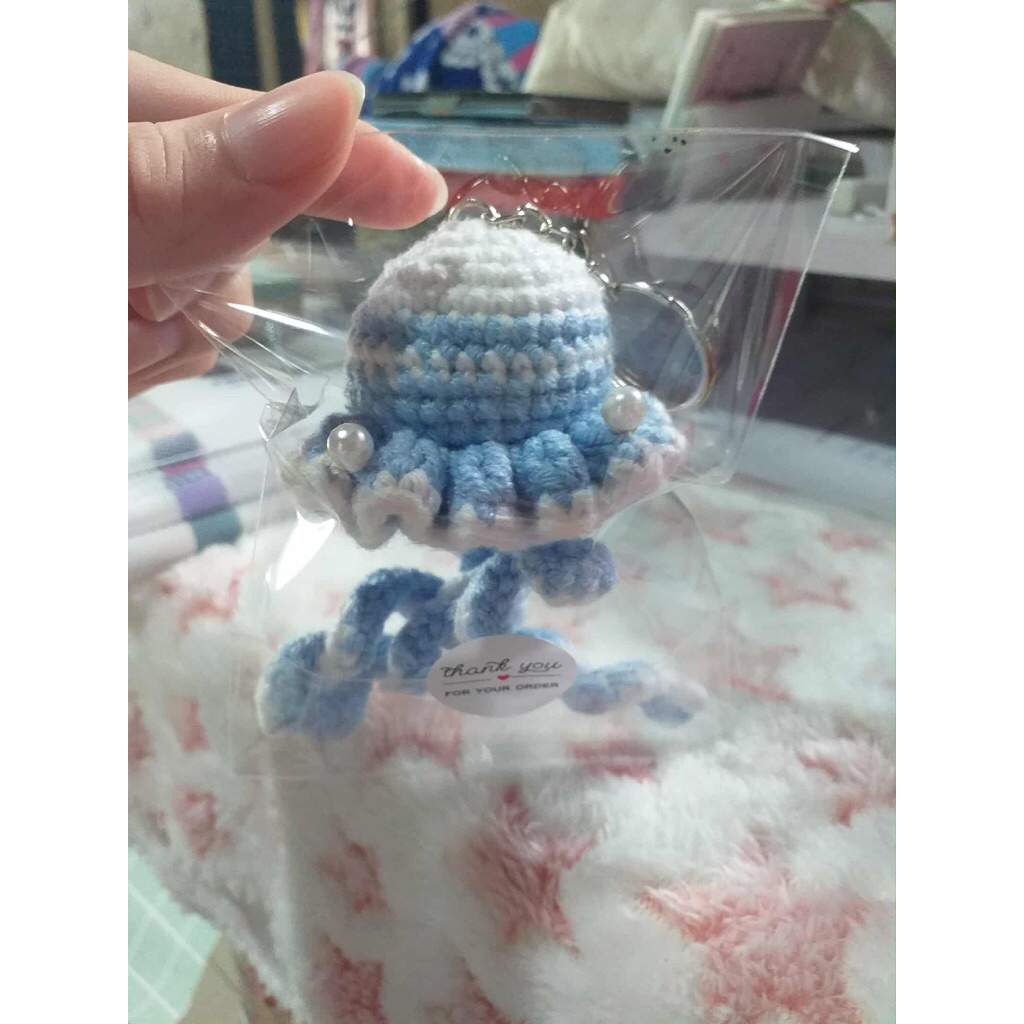 móc khoá len hình con sứa