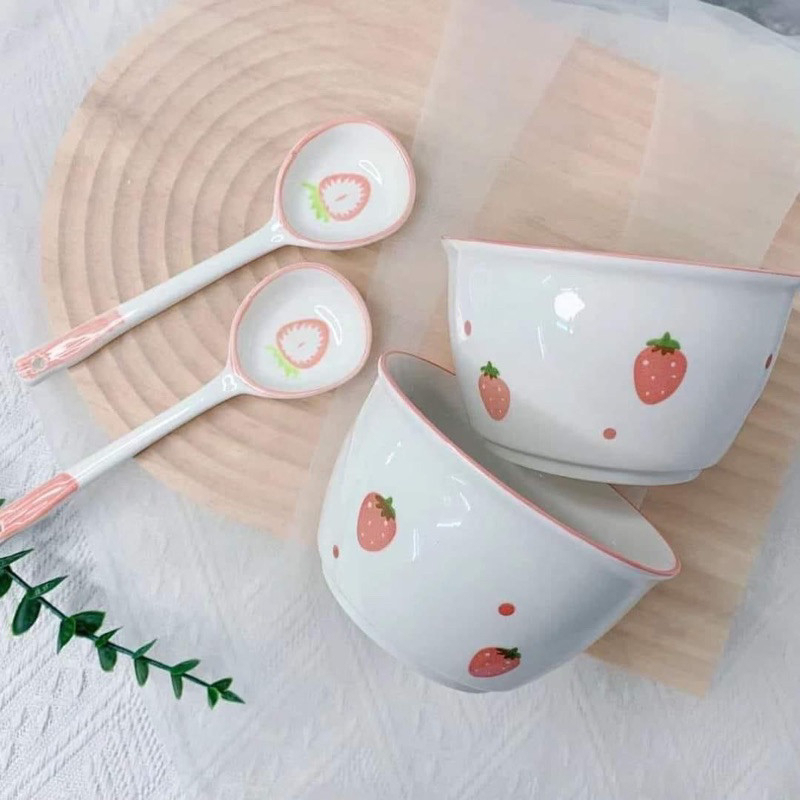 Set 2 Bát 2 Thìa Bằng Sứ Hình Quả Dâu, Set 2 Bát 2 Thìa Ăn Dặm Cho Bé Kem Chén