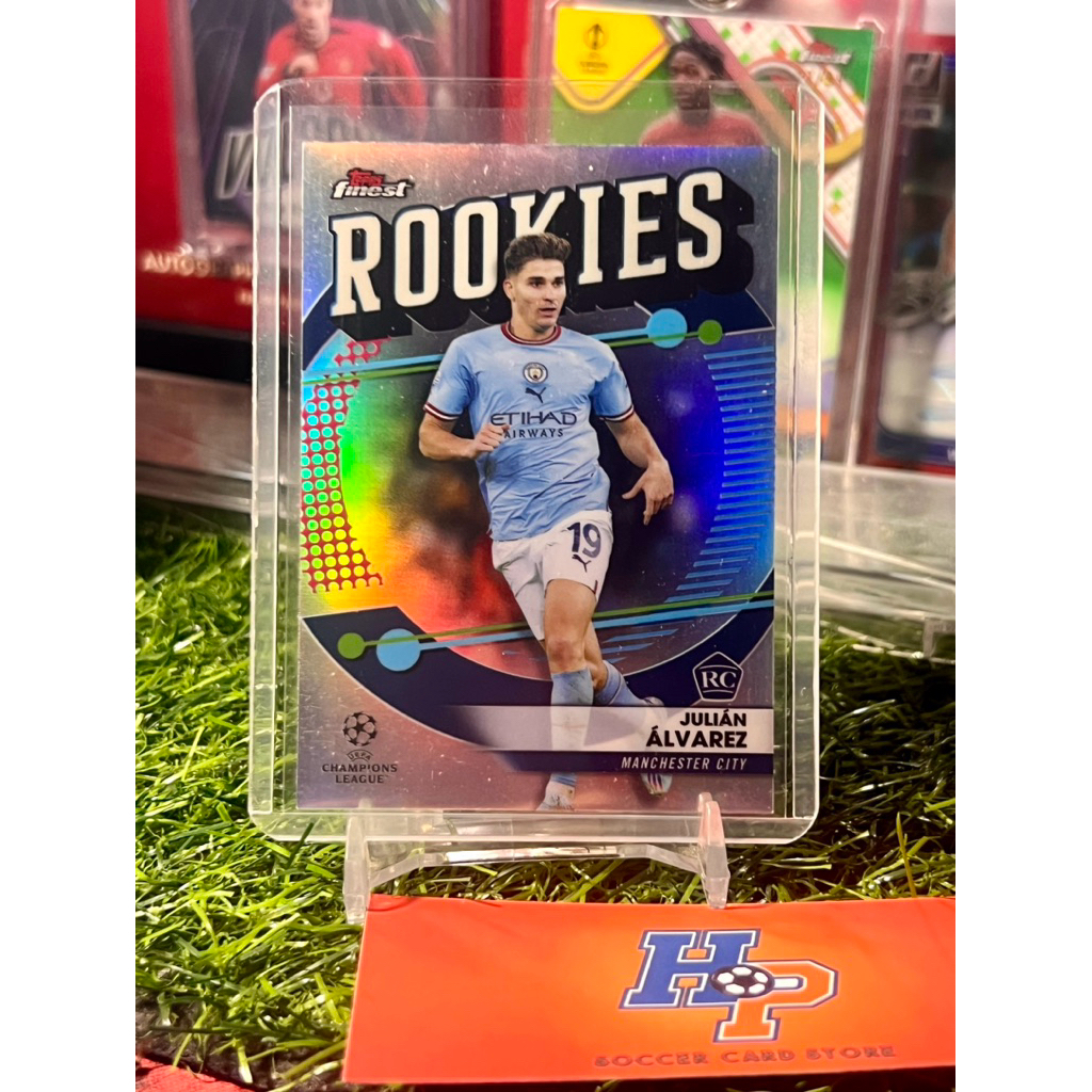 Thẻ bóng đá Julian Alvarez Rookies Refractor Topps Finest UCL 2022/23