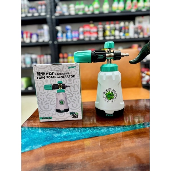 BÌNH BỌT TUYẾT RỬA XE ÁP LỰC NƯỚC CON ẾCH JIONG WA FORG 1 LÍT