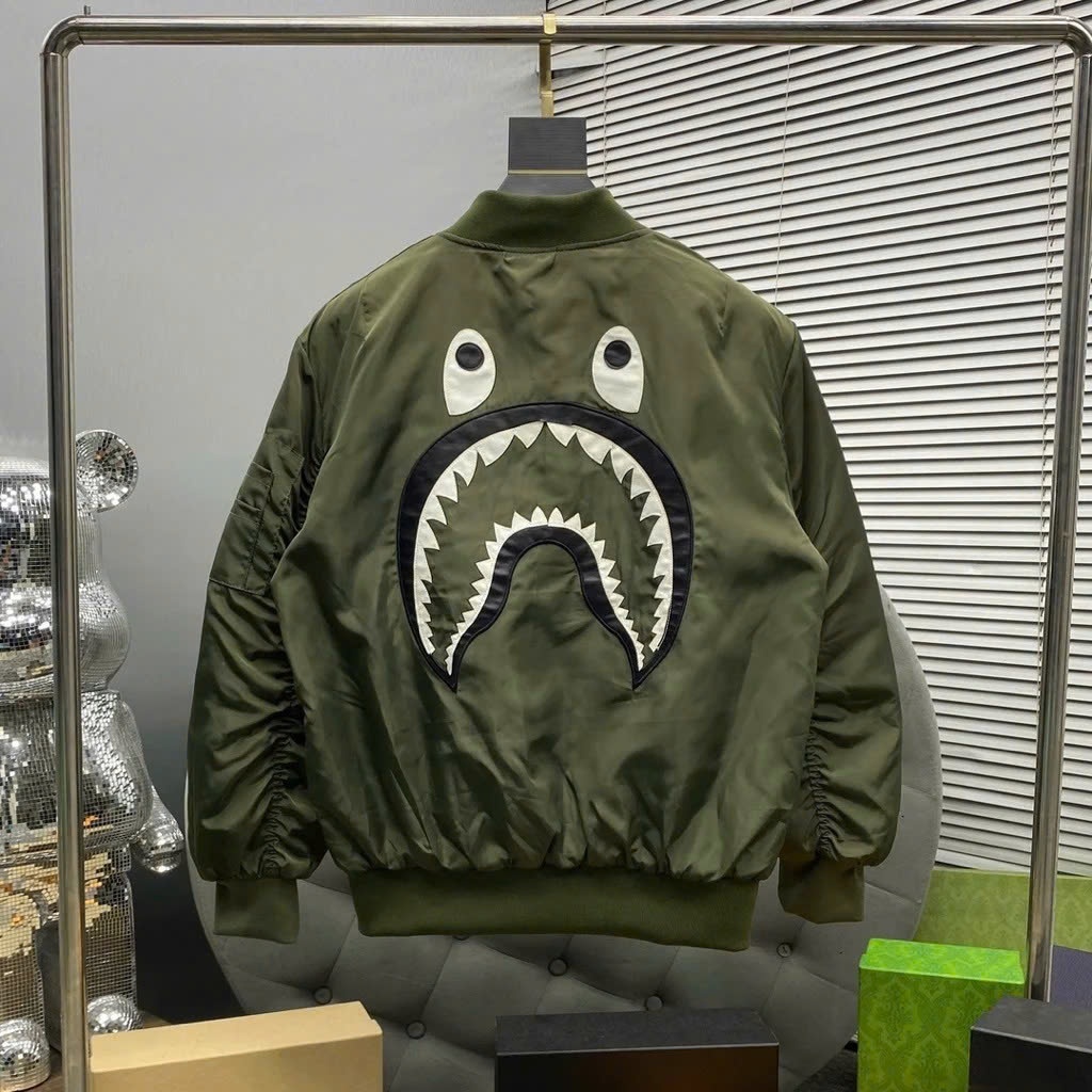 Áo khoác bomber BaPe CÁ MẬP xanh -đen-hồng nam nữ-Áo bomber BaPe PB Cá Mập họa tiết thêu