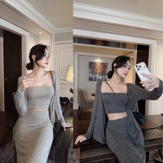  DAY CHIC -Váy body  dệt kim màu xám ánh nhũ gồm áo khoác cardigan mỏng phối áo ống và chân váy dài ôm sát 