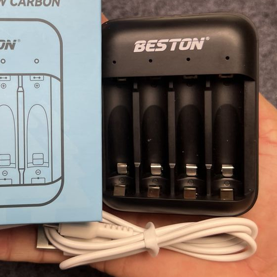 Bộ sạc nhanh 4 pin tiểu pin đũa 1.2V Beston C9012 AC có báo pin đầy