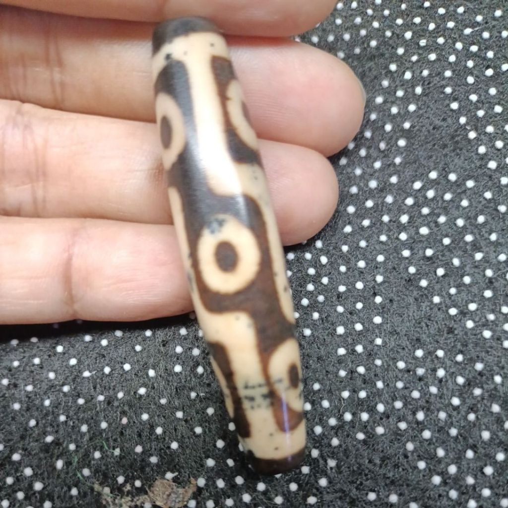 DZI 9 mắt tây tạng.