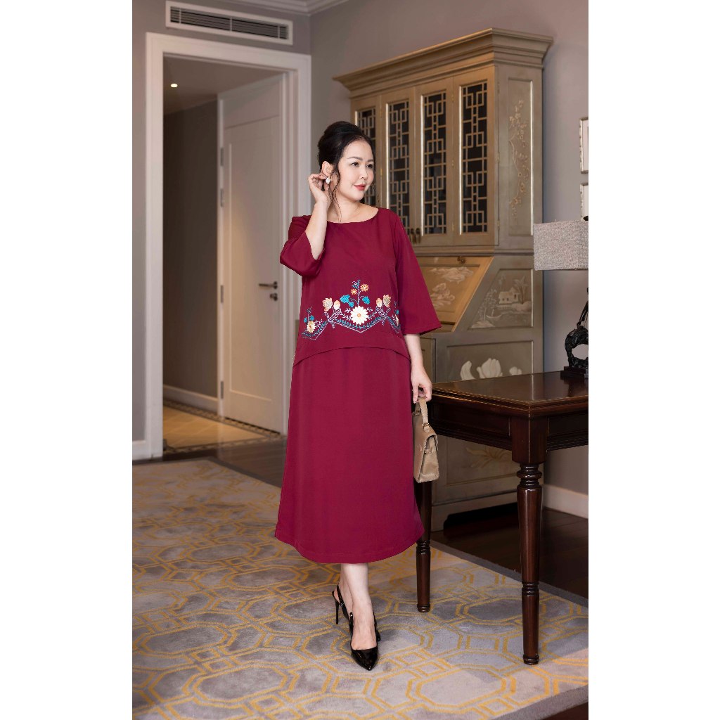 M COLLECTION | Váy Đầm Nữ Trung Niên Tặng Mẹ Phom Suông Vải Lụa Dày Thêu Hoa Tay Lỡ Cổ Tròn D13133 | BigBuy360 - bigbuy360.vn