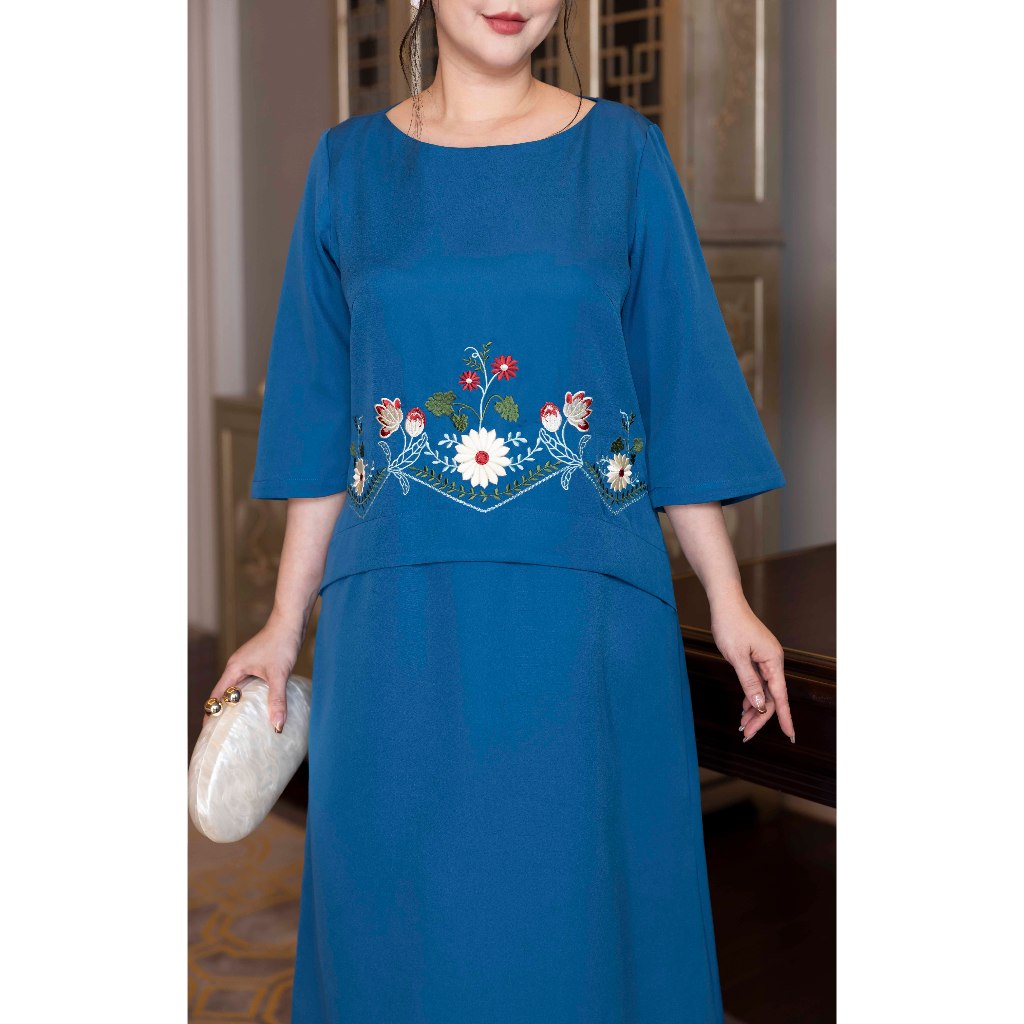 M COLLECTION | Váy Đầm Nữ Trung Niên Tặng Mẹ Phom Suông Vải Lụa Dày Thêu Hoa Tay Lỡ Cổ Tròn D13133 | BigBuy360 - bigbuy360.vn