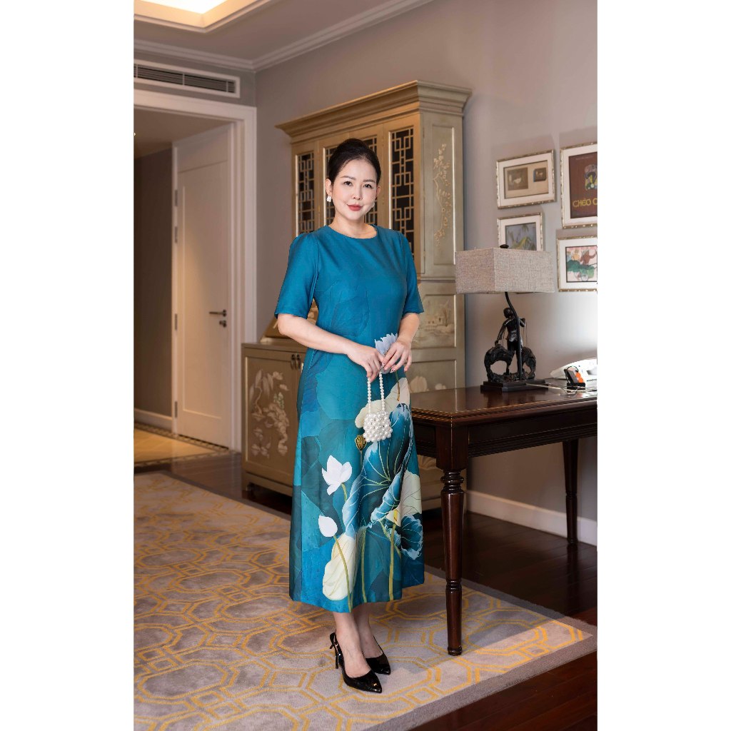 M COLLECTION | Váy Đầm Nữ Trung Niên Tặng Mẹ, Bà Vải Lụa Dày In Hoa 3D Tay Ngắn Cổ Tròn D13230 | BigBuy360 - bigbuy360.vn